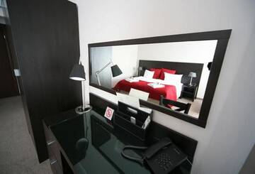 Фото номера Стандартный одноместный номер Отель Comm Hotel Poznań Airport г. Познань 2