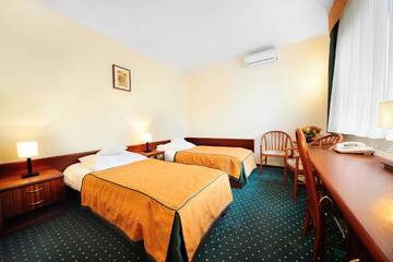 Фото номера Двухместный номер с 2 отдельными кроватями Отель Hotel T&amp;T г. Познань 6