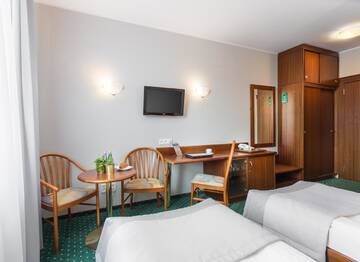 Фото номера Двухместный номер с 2 отдельными кроватями Отель Hotel T&amp;T г. Познань 3