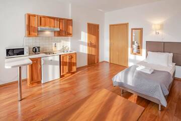Фото номера Трехместный номер с мини-кухней Апарт-отели Apartamenty Velvet г. Познань 4