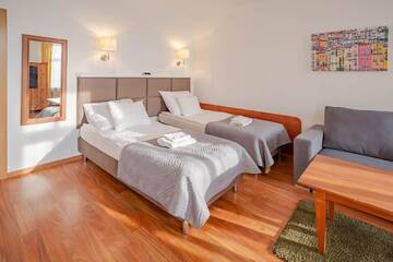 Фото номера Трехместный номер с мини-кухней Апарт-отели Apartamenty Velvet г. Познань 5